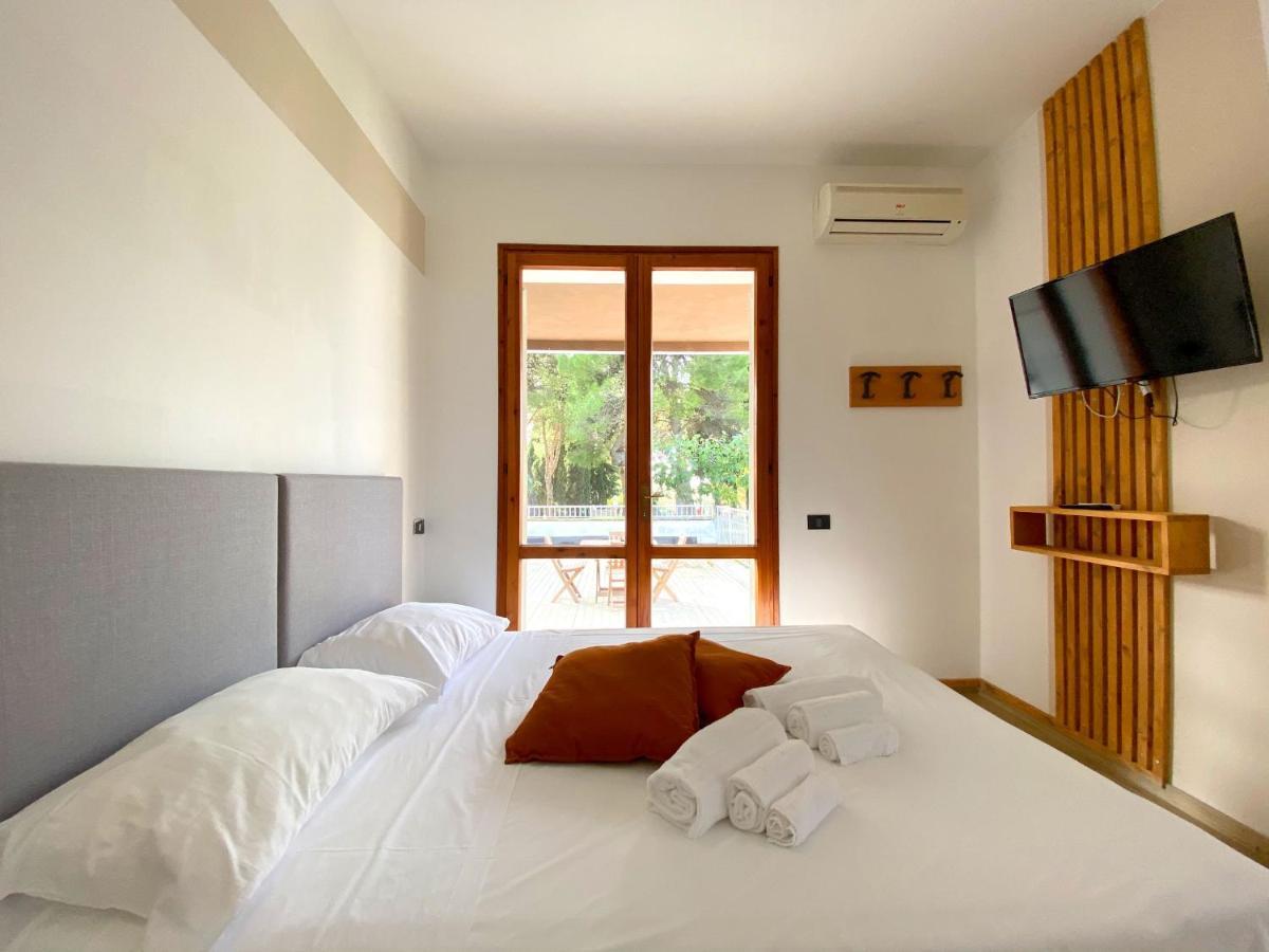 Camping Village Mar Y Sierra San Costanzo المظهر الخارجي الصورة