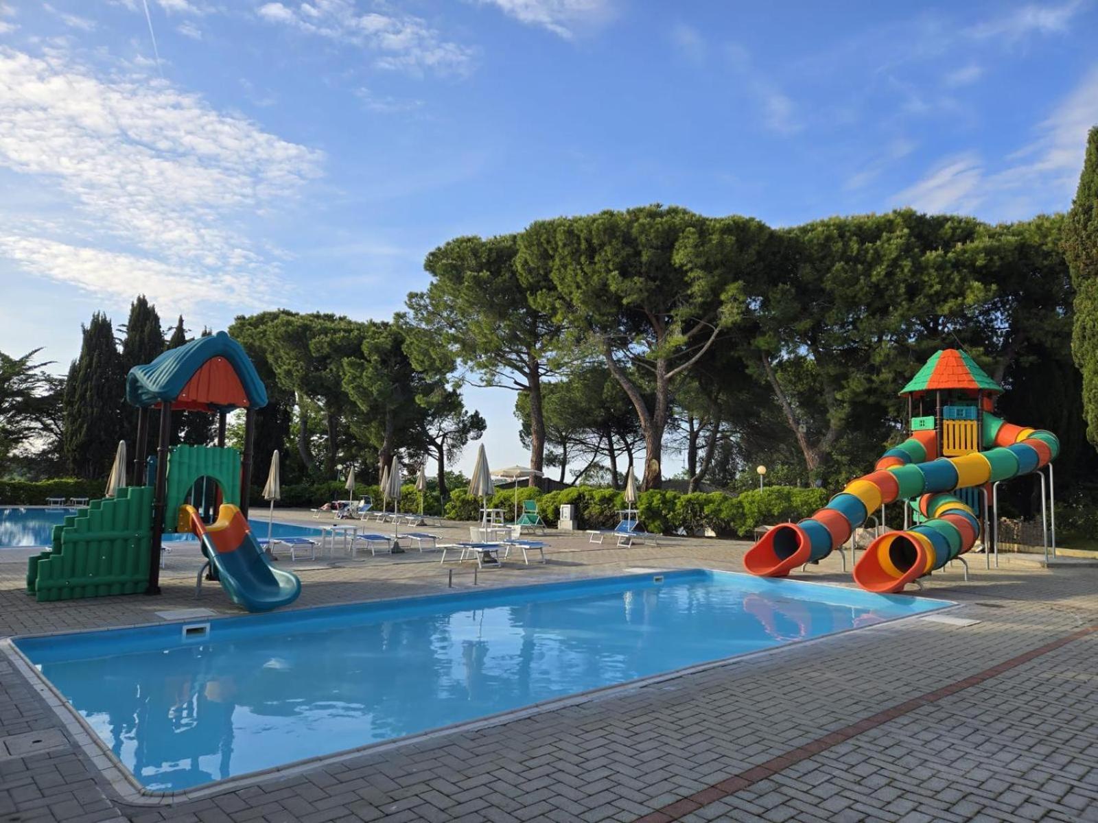 Camping Village Mar Y Sierra San Costanzo المظهر الخارجي الصورة